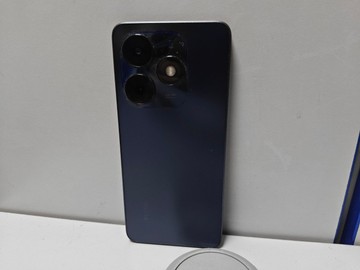 Б/в Мобільний телефон Tecno spark go 2024 4/64gb 01-200930401