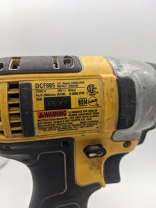 Б/в Шурупокрут Dewalt dcf885 1акб 1.5ah зп 01-200887901