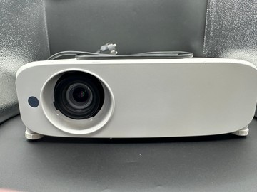 Б/в Проектор Panasonic pt-vz580 01-200891084