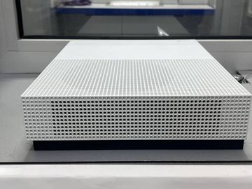 01-200462358: Microsoft xbox one s 1tb