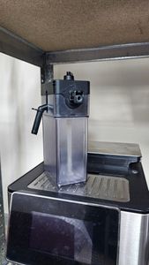 Б/у Кофеварка Delonghi primadonna soul ecam 610.74.mb 01-200803615