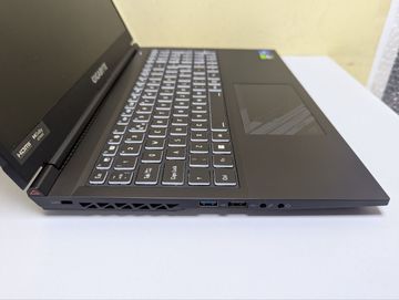 Б/в Ноутбук Gigabyte 15/core i7-13620h ddr5/16gb ddr5/ssd 1000 gb/geforce rtx4050 6gb 01-200852035