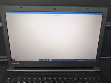 Toshiba 15/core i3 4005u ddr3/4gb ddr3/hdd 500 gb/ssd *відсутній/*інтегрована