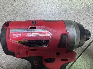 Б/в Гайковерт Milwaukee fuel m12 3/8in drive impact wrench 1x6ah/ 1х2ah/ m12fiw38622x 01-200933849