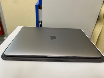 Б/в Ноутбук Apple ноутбук apple macbook pro/a1990 15.4"/core i9 2,4ghz/ram16gb/ssd512gb/radeon pro 555/retina/touch ba 01-200995043