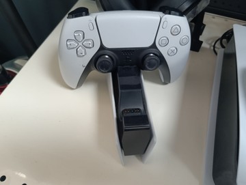 Б/в Ігрова приставка Sony ps 5 slim 1tb/2 джой/зарядка/навушники 01-201056204