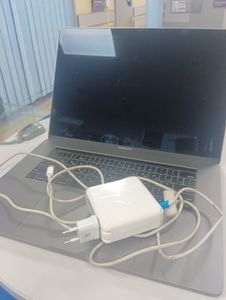 01-200599744: Apple macbook pro / a1990 /екр 15.4"/ core i7 2,2ghz/ ram16gb / ssd512gb / graphics 630/ retina/ touch bar