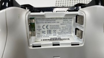 01-200605988: Microsoft xbox one s 1tb