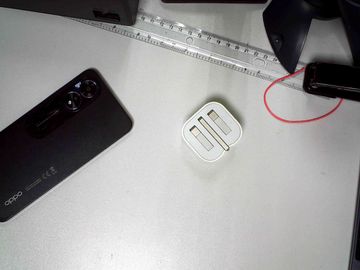 Apple a1696 18w usb-c charger