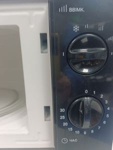 Б/в Мікрохвильова піч Grunhelm 20mx701-b 01-200866201