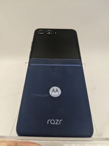 Б/в Мобільний телефон Motorola razr 60 8/256gb 01-200817175