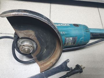 Б/у Угловая шлифмашина Makita ga9020s 01-200896138