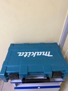 Makita hr2652 з системою пиловидалення