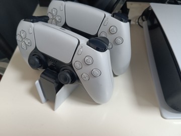 Б/в Ігрова приставка Sony ps 5 slim 1tb/2 джой/зарядка/навушники 01-201056204