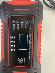 Б/в Автомобільний зарядний пристрій Battery Charger 12v 6a 01-201156970