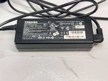 Toshiba pa3715u-1aca (19.0v, 3.95a)