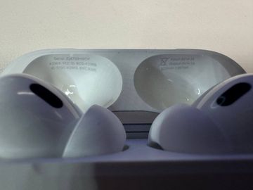 01-200772985: Apple airpods pro 2nd generation with magsafe charging case usb-c