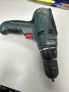 Б/в Шурупокрут 220 Без Виробника без моделі 01-200801676