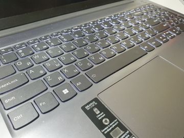 Б/в Ноутбук Lenovo 15/ryzen 5 7520u ddr5/16gb ddr5/ssd 512 gb/radeon 610m 01-200845296