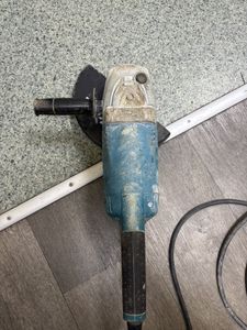 Б/у Угловая шлифмашина Makita ga9020 01-200859290