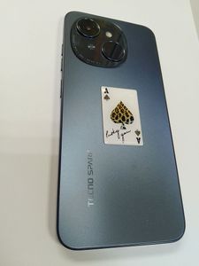 Б/в Мобільний телефон Tecno spark go 1 kl4 3/128gb 01-200896916