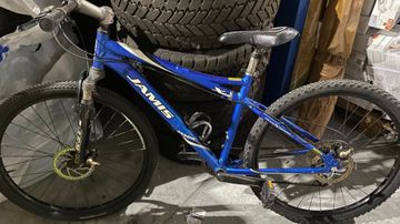 01-200609083: Jamis trail x2