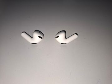 01-200744706: Apple airpods 4 with active noise cancellation