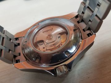 01-200608947: Certina c032430