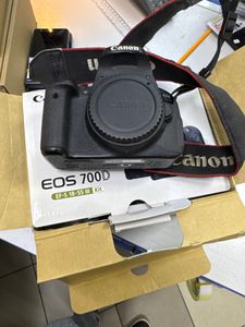 01-200779184: Canon eos 700d + ef-s 18-55mm 1:3.5-5.6 is stm