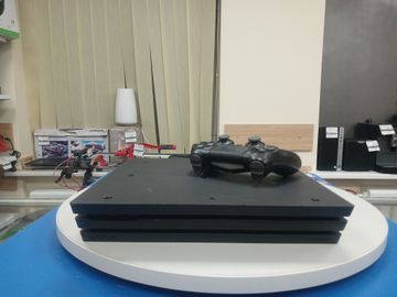 Б/у Игровая приставка Sony playstation 4 pro 01-200760007
