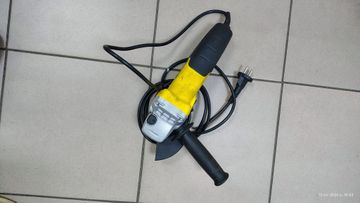 Б/у Угловая шлифмашина Stanley stgs9125 01-200841412