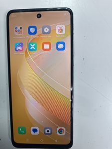 Б/в Мобільний телефон Infinix smart 8 x6525 4/128gb 01-200884998