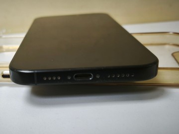Б/в Мобільний телефон Apple iphone 16 pro max 512gb 01-201030358