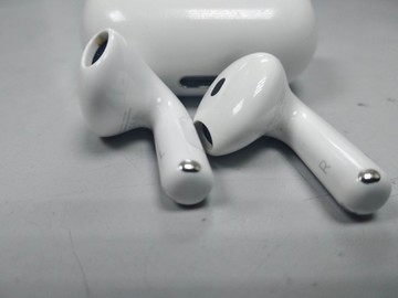 Б/в Навушники Apple airpods 4 with active noise cancellation 01-201126540