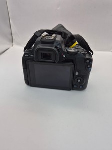 Б/в Фотоапарат Canon eos 250d kit 01-201116371