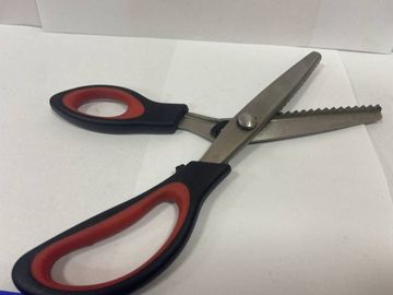 16-000242918: Kuoniiy shears serrated