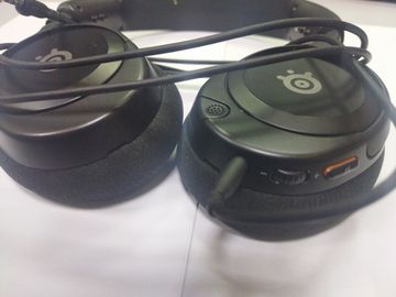 01-200508033: Steelseries arctis nova 1