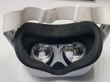 01-200761100: Oculus quest 2 256 gb