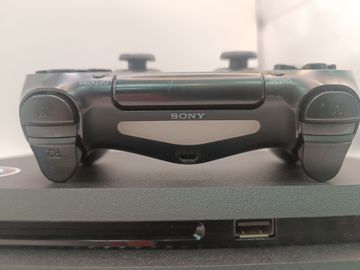 01-200630404: Sony playstation 4 slim 500gb