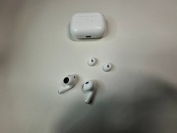 01-200772985: Apple airpods pro 2nd generation with magsafe charging case usb-c