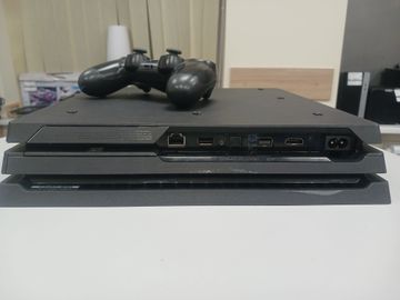 Б/у Игровая приставка Sony playstation 4 pro 01-200760007