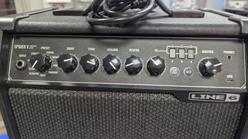 Б/в Комбопідсилювач Line 6 spider v 20 mkii 01-200804580
