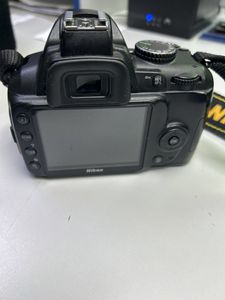 Б/в Фотоапарат Nikon d3000 kit /af-s nikkor 18-55mm 1:3,5-5,6g vr dx 01-200851200