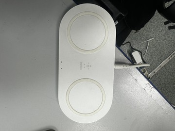 Б/в Бездротовий зарядний пристрій Belkin boost charge wireless 15w qi2 wiz008 01-200983651