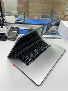Б/в Ноутбук Apple macbook pro a1398 /екр 15,4 /core i7 2,3ghz /ram 16gb /ssd 256gb /intel iris pro 01-201008417