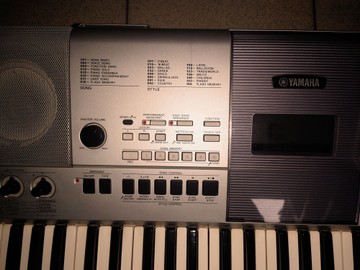 Б/у Синтезатор Yamaha psr-e413 01-201060882