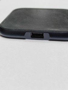 Б/в Бездротовий зарядний пристрій Zens single aluminium wireless charger zesc14b/00 01-201101484