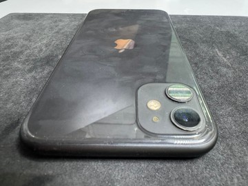 Б/в Мобільний телефон Apple iphone 11 64gb 01-201126158