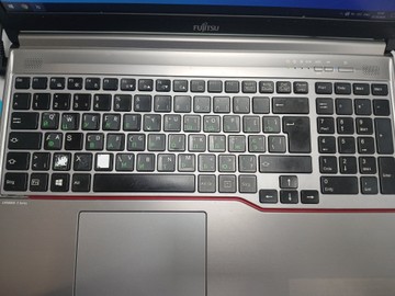Б/в Ноутбук Fujitsu 15/core i7 6500u ddr3/16gb ddr3/hdd *відсутній/ssd 250 gb/*інтегрована 01-201163996