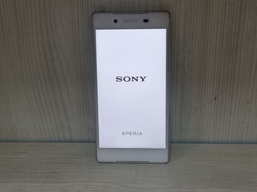 Б/у Мобільний телефон Sony xperia z5 e6653 3\32gb 01-201177992